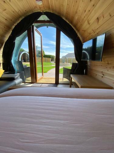 Benone Getaways- 'white Rocks' Luxury Glamping Pod