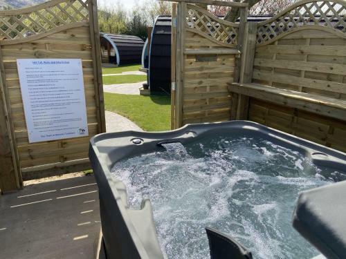 Benone Getaways- 'carrick-a-rede' Luxury Glamping Pod- With Hot Tub