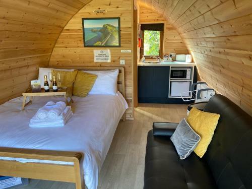Benone Getaways- 'carrick-a-rede' Luxury Glamping Pod- With Hot Tub