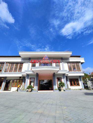 Crystal City Hotel