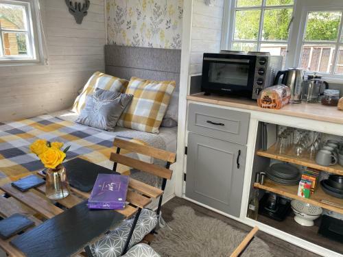 Lodge The Hut@dinnington