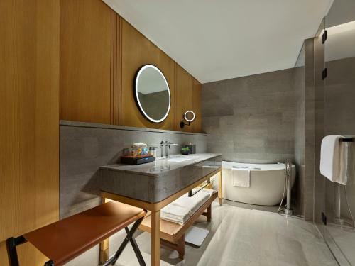 Hotel Garrya Huzhou Lucun