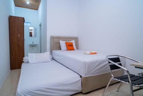 Hotel Koolkost Near Lottemart Bintaro 2 - Minimum Stay 30 Nights