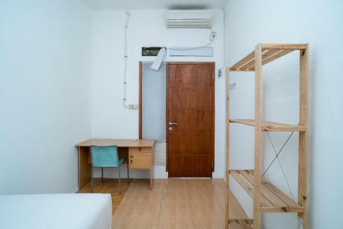 Hotel Koolkost Near Lottemart Bintaro 2 - Minimum Stay 30 Nights