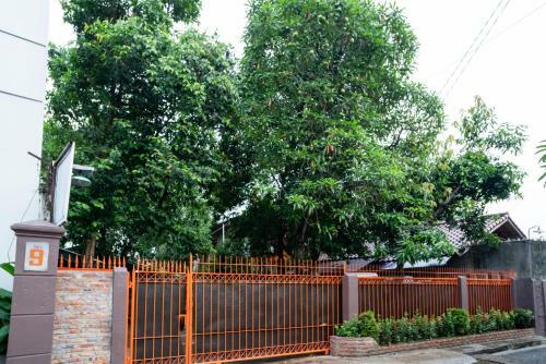 Hotel Koolkost Near Lottemart Bintaro 2 - Minimum Stay 30 Nights