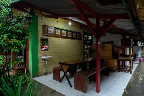 Hotel Koolkost Near Lottemart Bintaro 2 - Minimum Stay 30 Nights