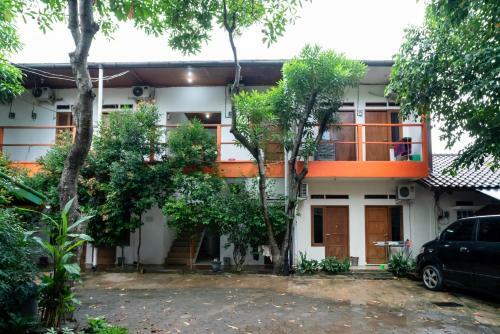 Hotel Koolkost Near Lottemart Bintaro 2 - Minimum Stay 30 Nights