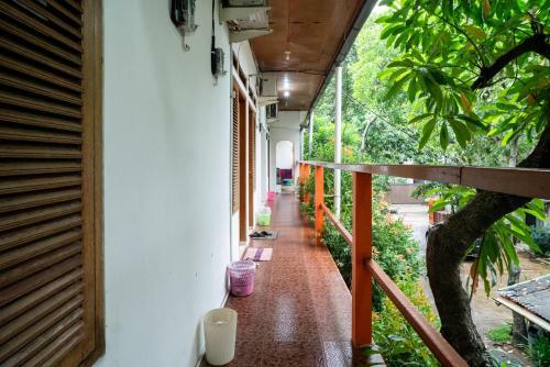 Hotel Koolkost Near Lottemart Bintaro 2 - Minimum Stay 30 Nights