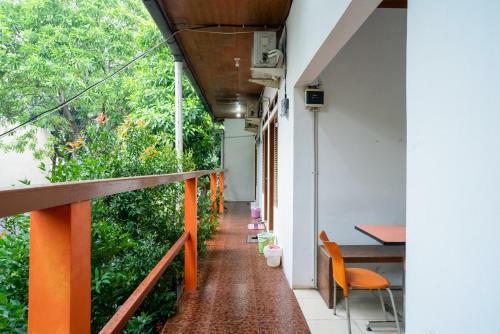 Hotel Koolkost Near Lottemart Bintaro 2 - Minimum Stay 30 Nights