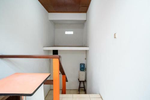 Hotel Koolkost Near Lottemart Bintaro 2 - Minimum Stay 30 Nights