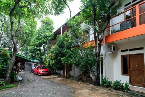 Hotel Koolkost Near Lottemart Bintaro 2 - Minimum Stay 30 Nights