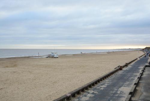 Sea Views Stunning 2 Bedroom Apartment #