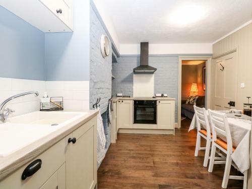 6 Coastal Cottages