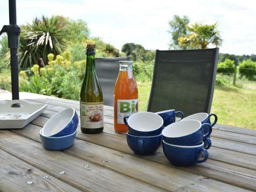 Holiday Home Les Volets Bleus Baguermorvan