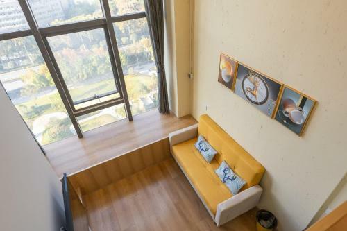 Locals Apartment House 24