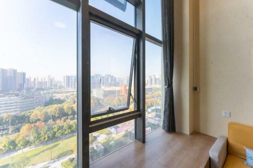 Locals Apartment House 24