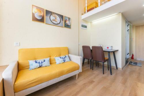 Locals Apartment House 24