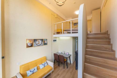 Locals Apartment House 24