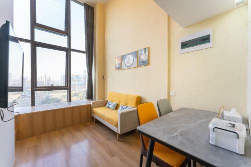 Locals Apartment House 24