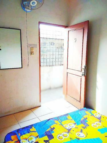 Amelia 4 Guest House Female