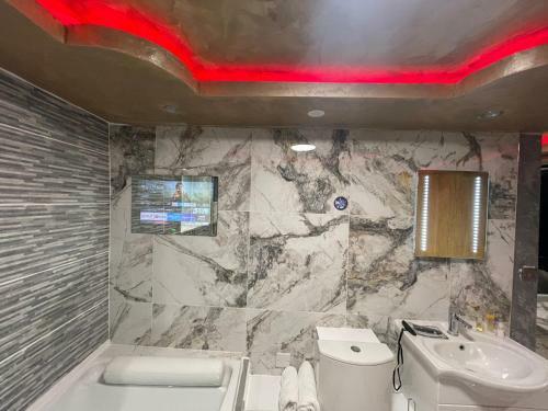 Apartamento Hidden Gem Lt Properties Jaccuzi Bath Superkingsize Bed Parking Available
