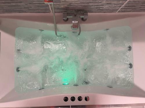 Apartamento Hidden Gem Lt Properties Jaccuzi Bath Superkingsize Bed Parking Available