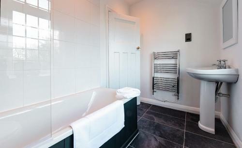 Hostal Hilltop Country House