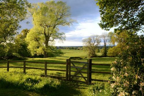 Hostal Hilltop Country House