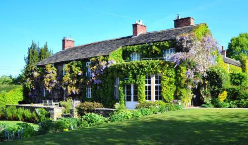Hostal Hilltop Country House