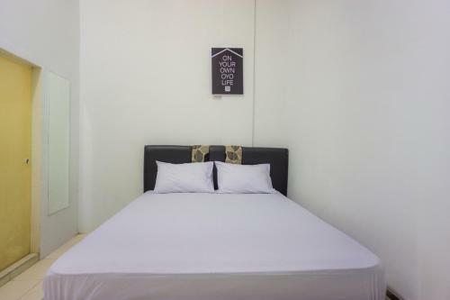 Hotel Oyo Life 2366 Gatsu Kost