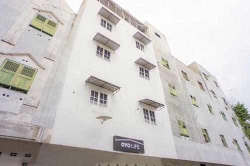 Hotel Oyo Life 2366 Gatsu Kost