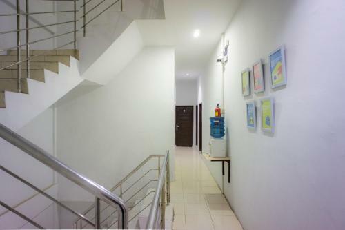 Hotel Oyo Life 2366 Gatsu Kost