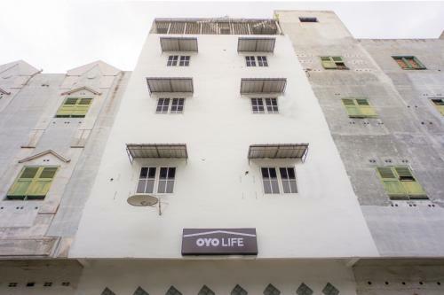 Hotel Oyo Life 2366 Gatsu Kost