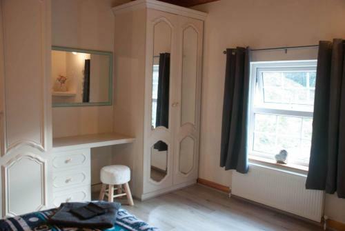Hilltop Cottage/ Penrhiw