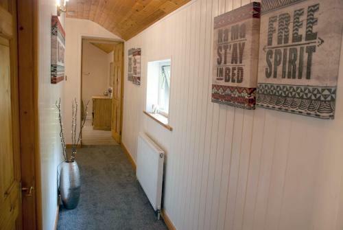 Hilltop Cottage/ Penrhiw