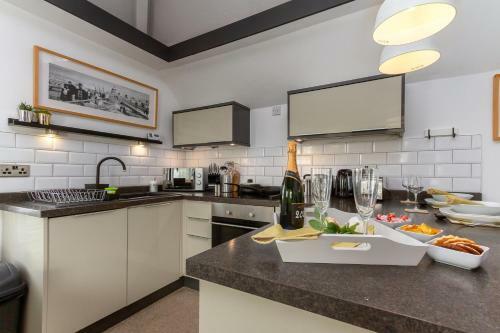 Charles Alexander Short Stay - The Old Bank Apartments