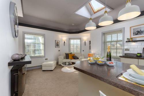 Charles Alexander Short Stay - The Old Bank Apartments