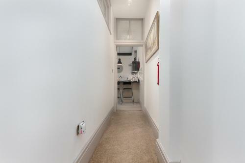 Charles Alexander Short Stay - The Old Bank Apartments