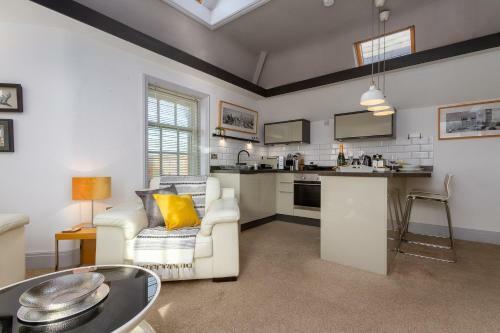 Charles Alexander Short Stay - The Old Bank Apartments