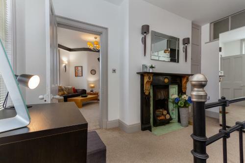 Charles Alexander Short Stay - The Old Bank Apartments