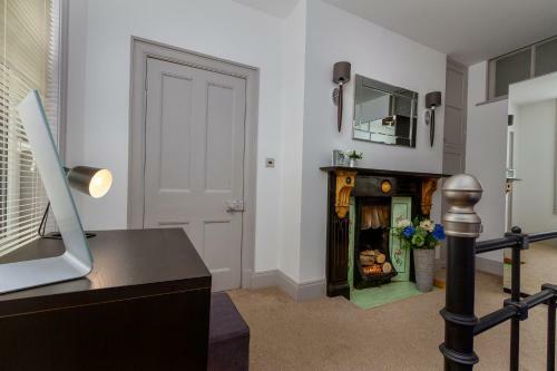 Charles Alexander Short Stay - The Old Bank Apartments