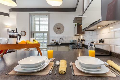 Charles Alexander Short Stay - The Old Bank Apartments
