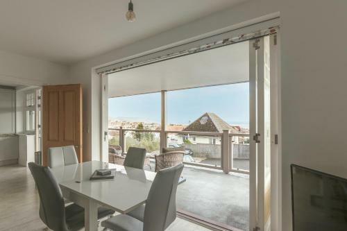 Jurassic View Apartment