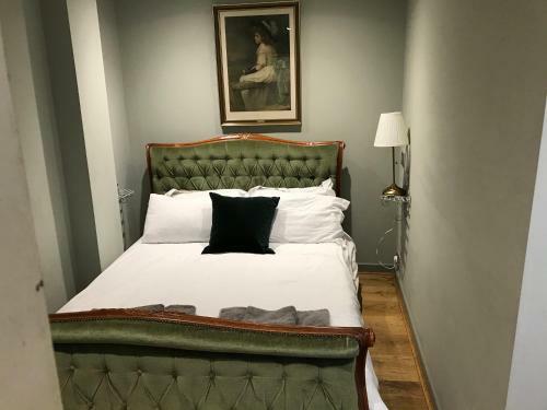 Monmouth House Apartments