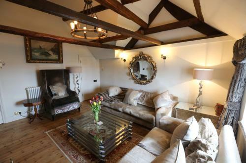 Monmouth House Apartments