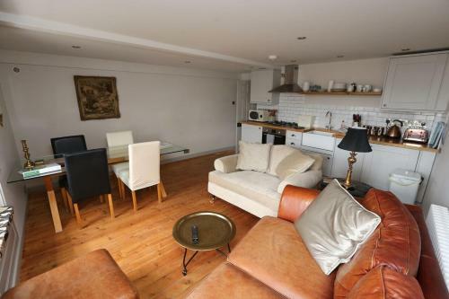 Monmouth House Apartments