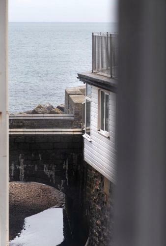 Ammonite Luxury Beachfront Apartment