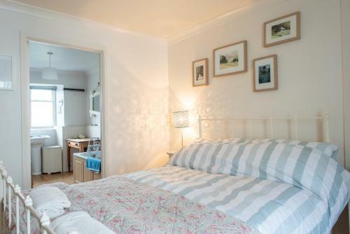 Silver Cottage, Central Lyme Regis, No Car Required, Dogs Welcome