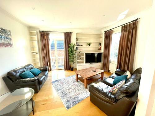 Maidenhead - Stylish 4 Bedroom Apartment