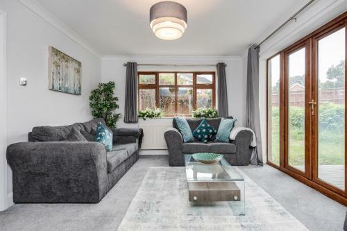Maidenhead, Pet Friendly 4 Bed House, Free Parking
